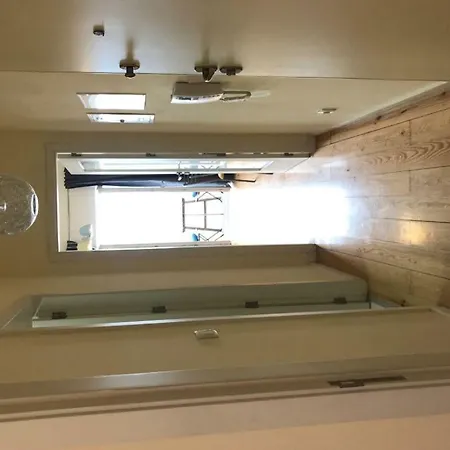 Madragoa Flat Appartamento Lisbona